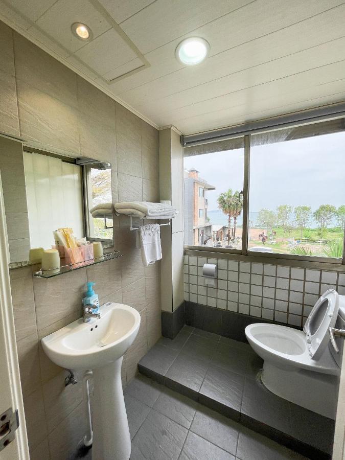 Breeze And Waves Hostel Jinning ภายนอก รูปภาพ